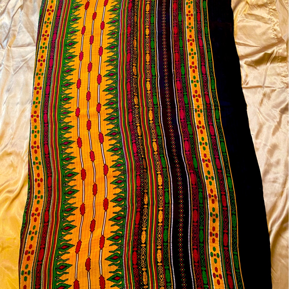 Light weight vintage silk saree perfect for hot summer events. Final sale